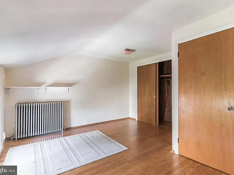 160 Roxborough Ave — Photo 7