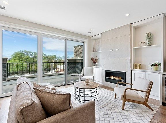 3rd image of 5135 N Lincoln Ave #2N