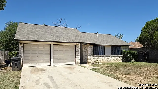 3 bed, 2.0 bath, 1108 sqft, $1,495 — Photo 2