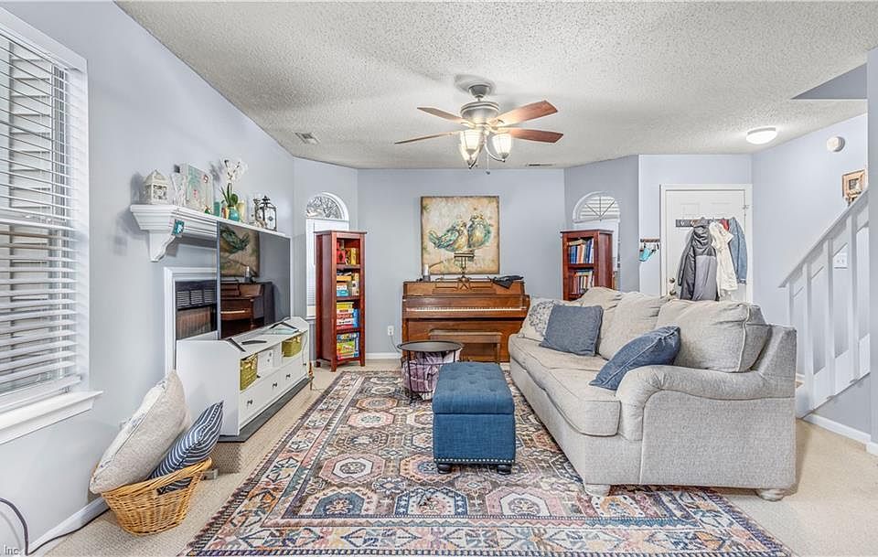 1st image of 4937 Adelia Dr