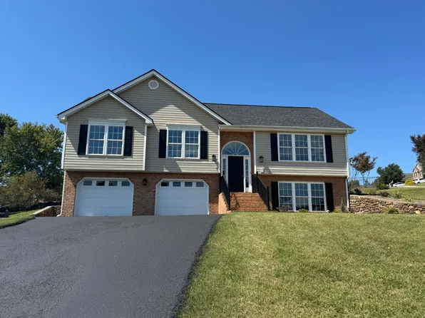 2603 Meadow Springs Cir, Vinton, VA 24179
