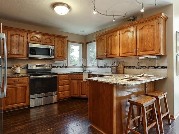 5th image of 2408 NE Bridgeport Dr