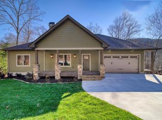 2628 Rolling River Dr, Hiawassee, GA 30546