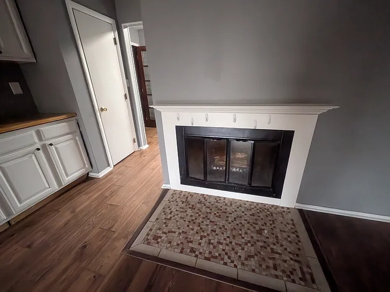 2113 W Christy Ln — Photo 15