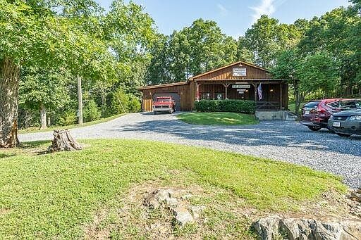 2nd image of 8243 Smith Mountain Lake Pkwy
