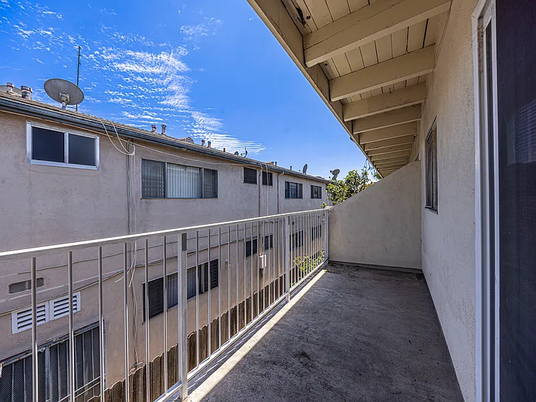 3722 Mentone Ave #8 — Photo 7