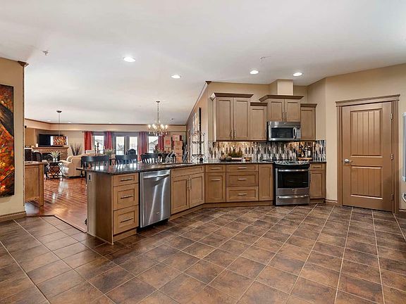 2nd image of 206-5305 14th St #206