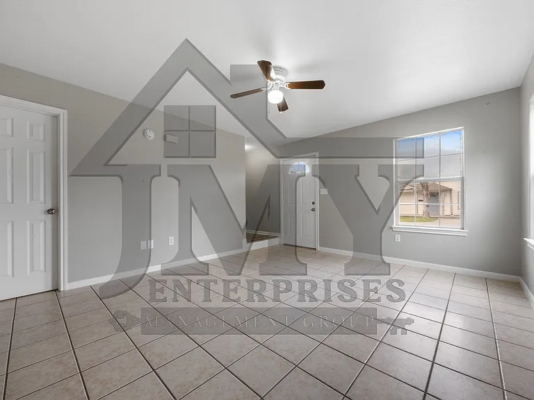 815 Cravens St #C — Photo 53