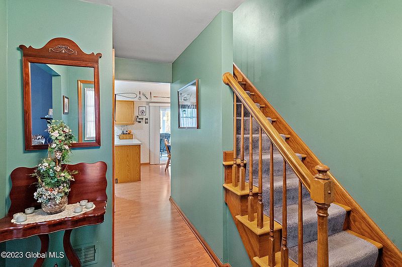 5th image of 712 John Paul Court