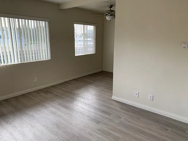 10525 Myrtle St — Photo 2