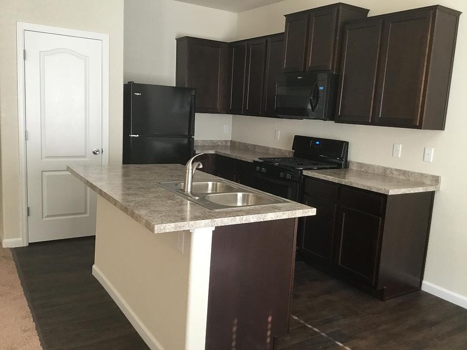Kitchen: Hardwood Dark Floor upgrade, Gas Stove