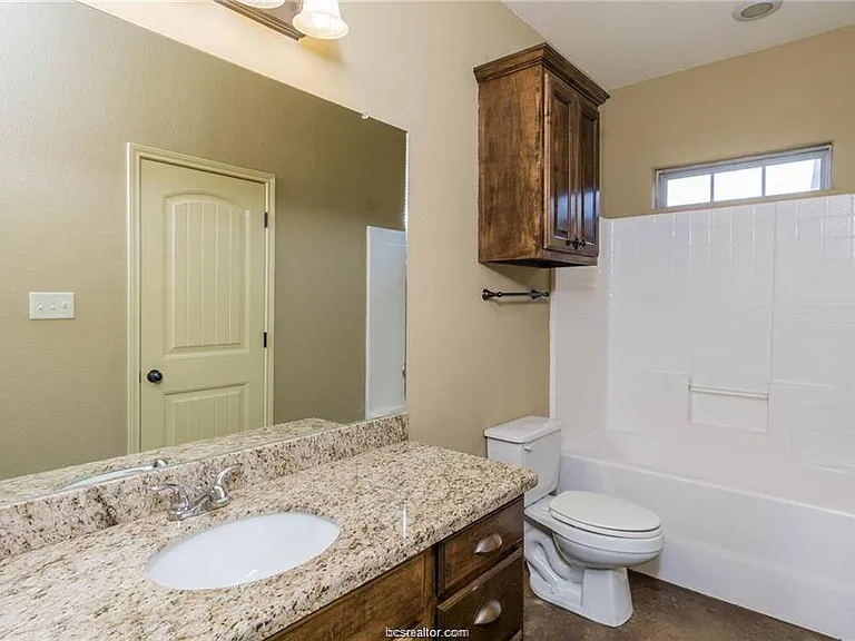 3010 Old Ironsides Dr — Photo 10
