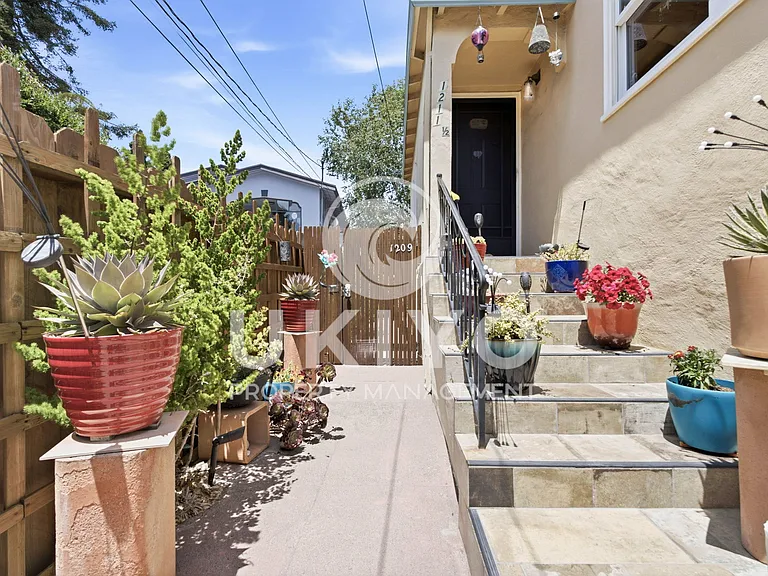 1211 Francisco St — Photo 36