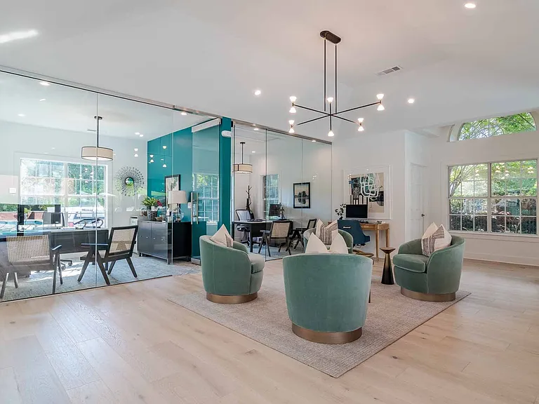 Leasing Center