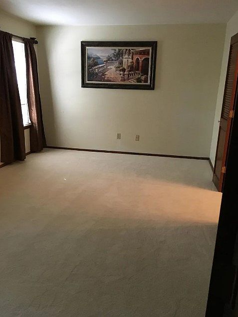 2nd image of 4400 Hemingway Dr APT 121