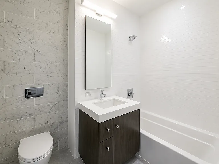 416 W 52nd St #601 — Photo 5