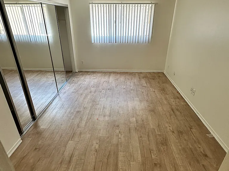 6841 Whitsett Ave — Photo 6