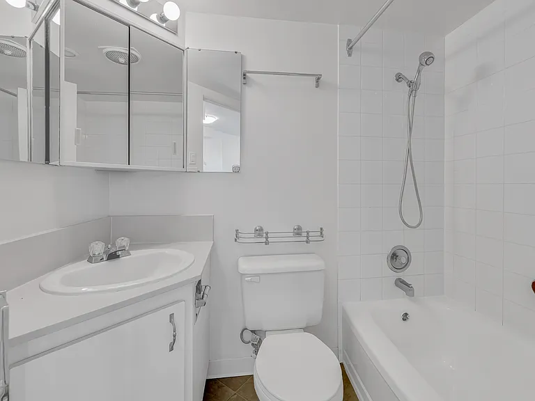 1600L Beach Ave — Photo 9