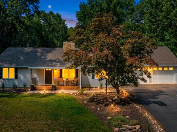 129 Leeward Dr, Moneta, VA 24121