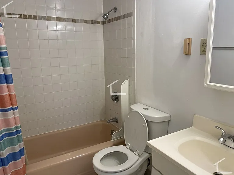 804 Centre St #102 — Photo 12