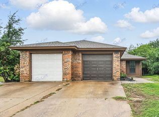 6708 S Creek Dr, Fort Worth, TX 76133