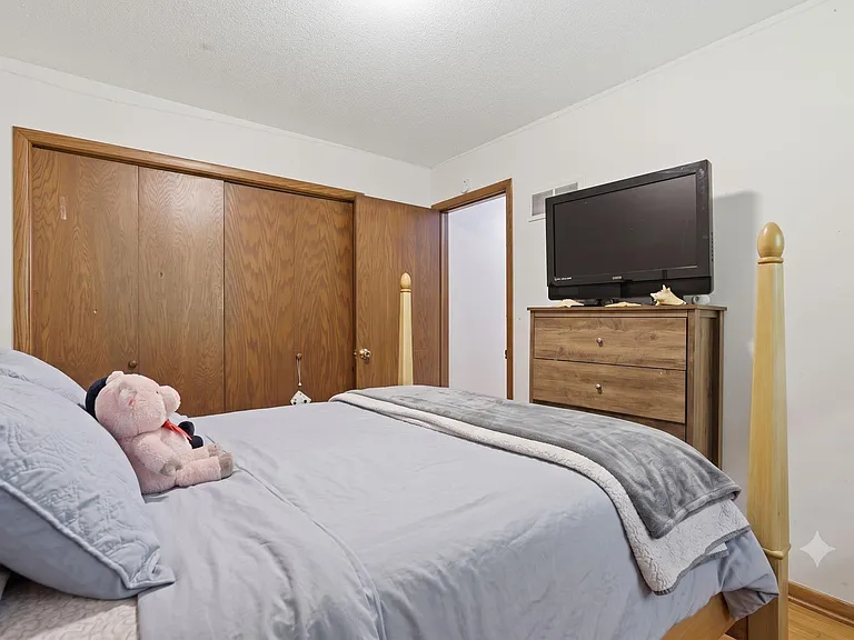 3308 Roosevelt Ct NE — Photo 6