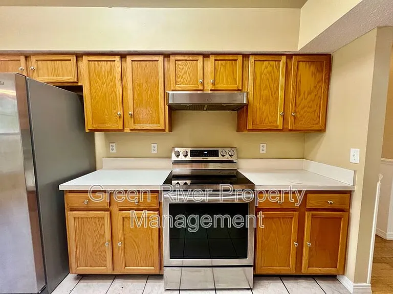 13140 Staffordshire Dr S — Photo 10