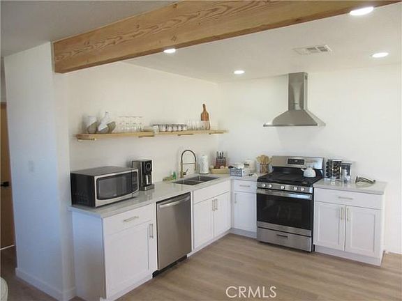5th image of 62046 Mountain View Cir