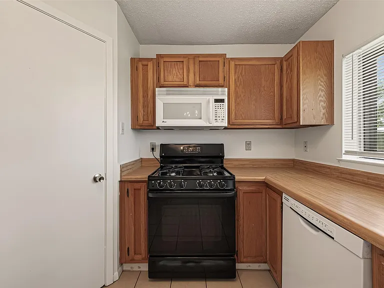2423 Anthony Hay Ln — Photo 15