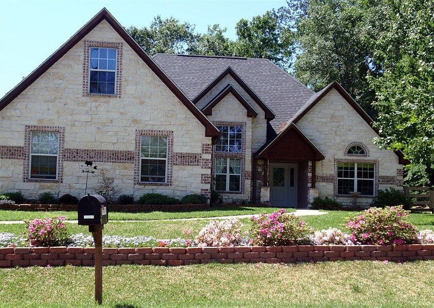 2nd image of 602 Leslie Ln