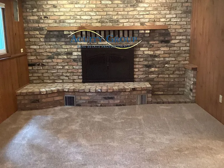 10207 Pilgrim Ln N — Photo 14
