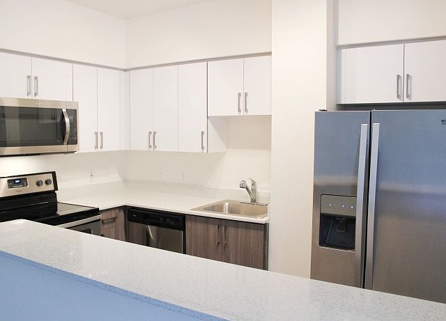 Kitchens with Quartz Countertops and Two-Toned Cabinetry