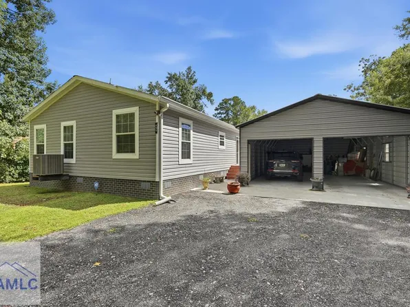 454 Pine Ave, Midway, GA 31320