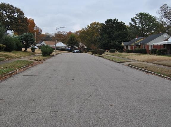2nd image of 1046 Parkrose Ave
