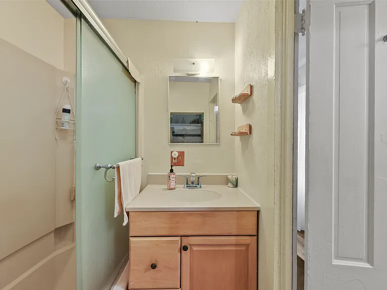 33 Saint Anns Ave — Photo 12