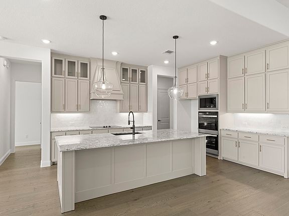 5th image of 150 Waterview Dr