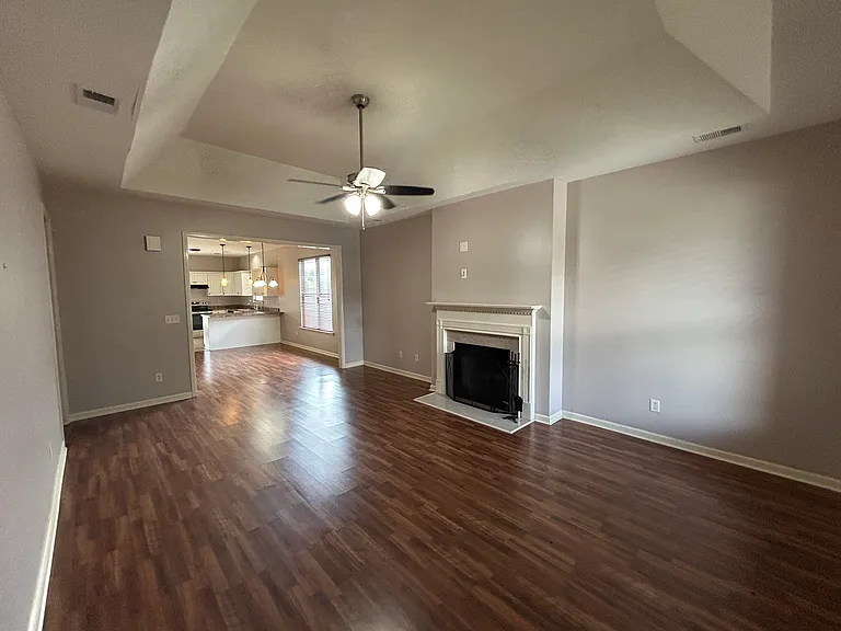 1108 Washington Dr — Photo 3