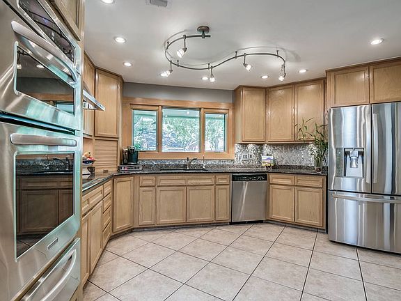 4th image of 202 Oak Glen Dr