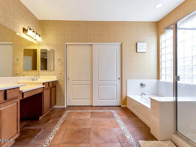 2244 W Spur Dr — Photo 8