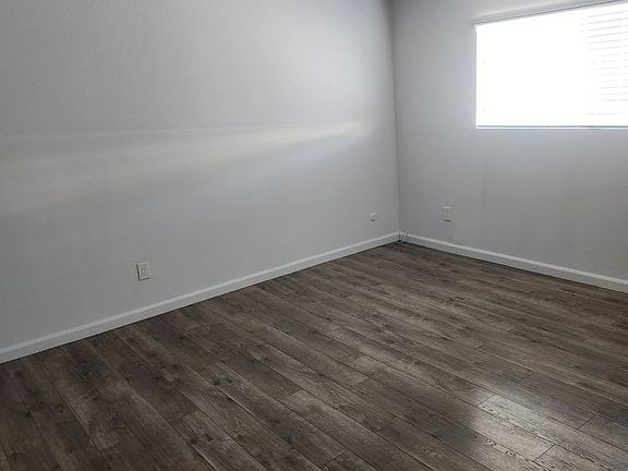 5th image of 5809 N Reseda Blvd #117