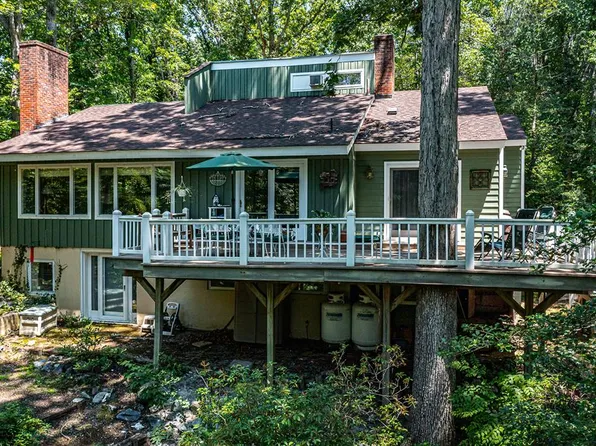 523 Chesapeake Dr, Irvington, VA 22480