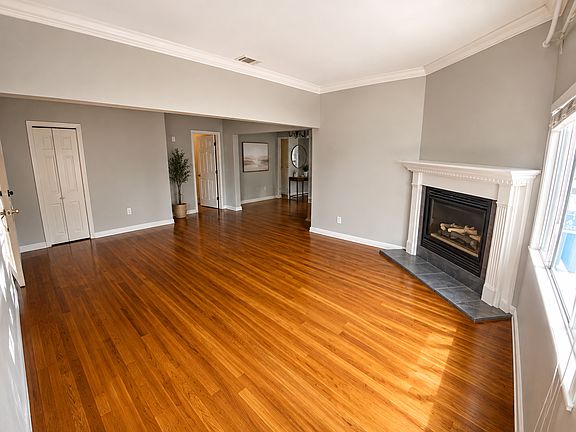 4th image of 4557 Edgeware Rd