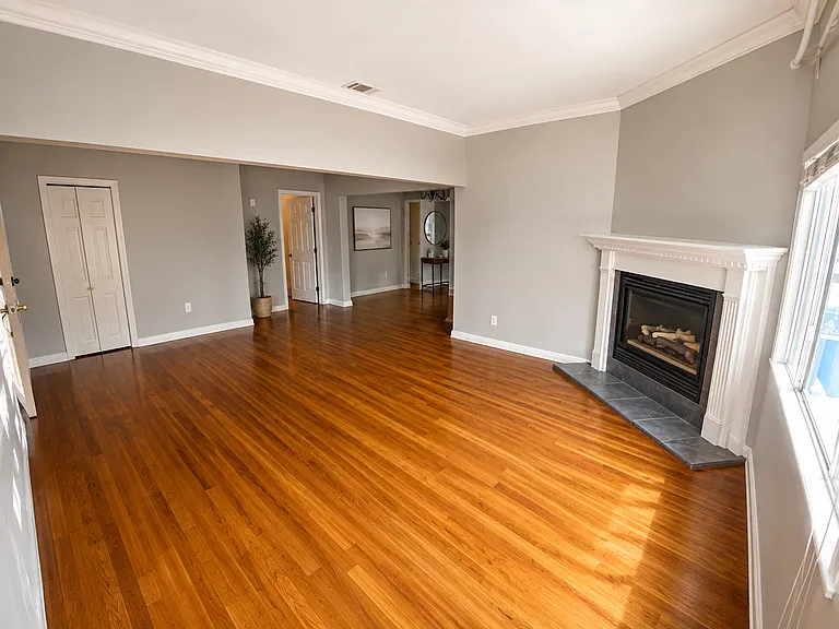 4557 Edgeware Rd — Photo 4
