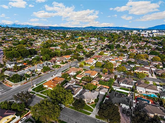 3rd image of 1112 Riedel Ave