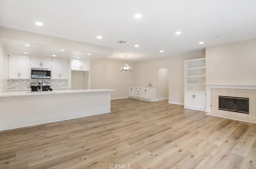 2 bed, 1300 sqft, $3,000 — Photo 1