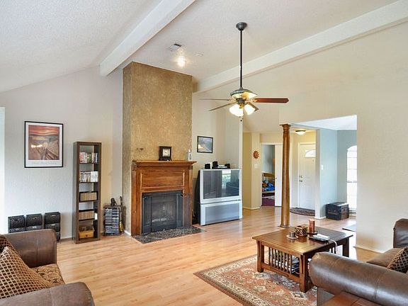 3rd image of 1316 Marigold Dr