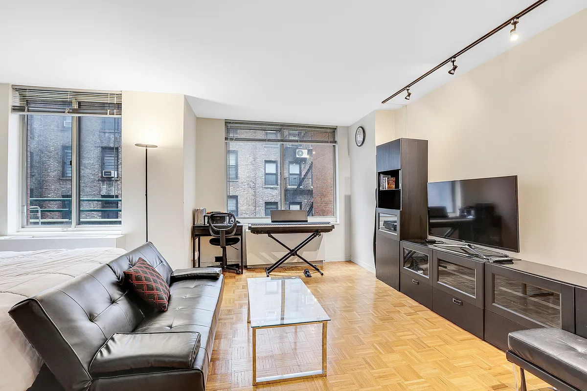 145 East 48th St Unit 4G  