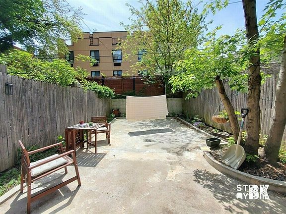 2nd image of 912 Putnam Ave APT 1