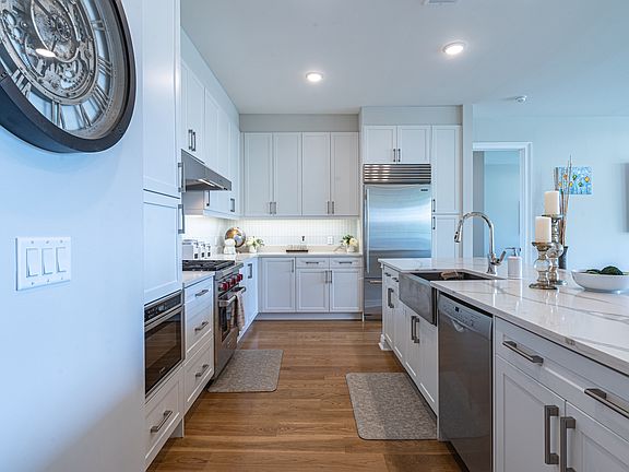 2nd image of 3 Somerset Ln Unit 602