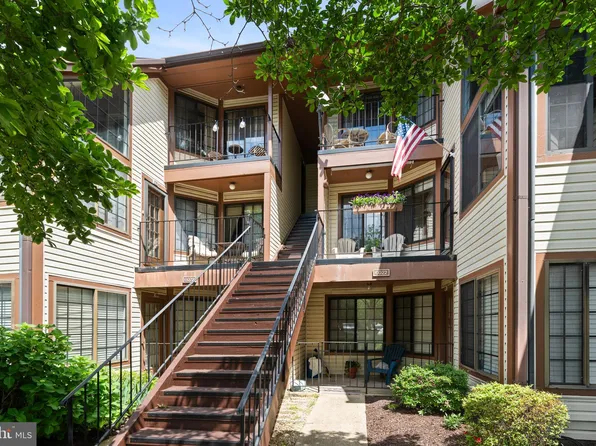 6022 Curtier Dr Unit E, Alexandria, VA 22310
